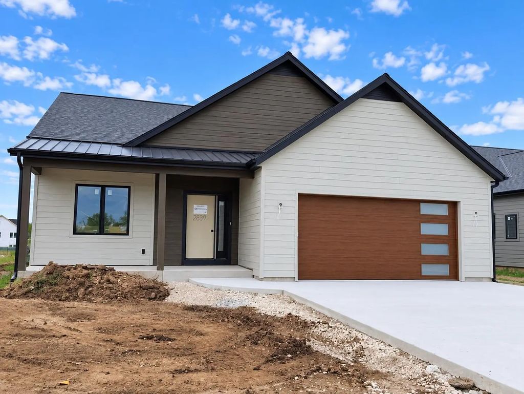 838 Stanton Way, Saukville