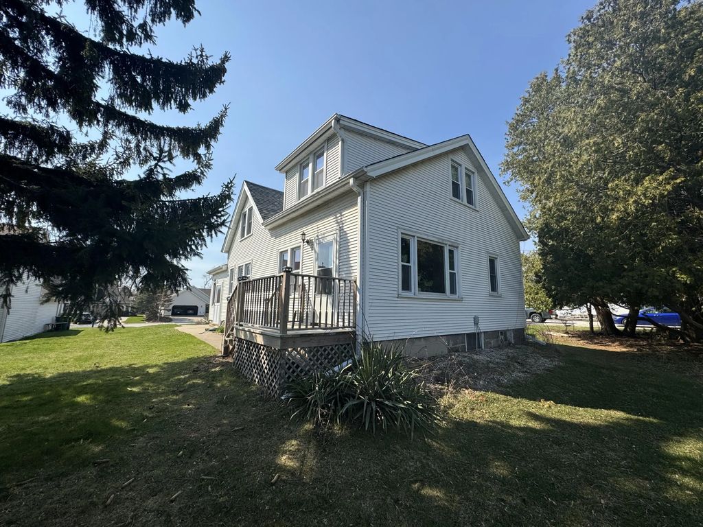 6807 S Pennsylvania Ave, Oak Creek