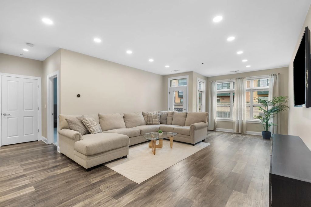1905 N Water St 409, Milwaukee