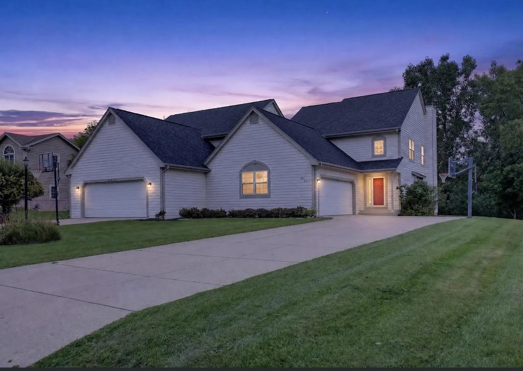N48w16103 Lone Oak Ln, Menomonee Falls