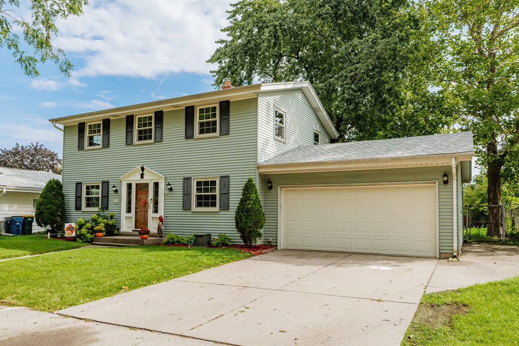 2251 E Poplar Ave, Oak Creek