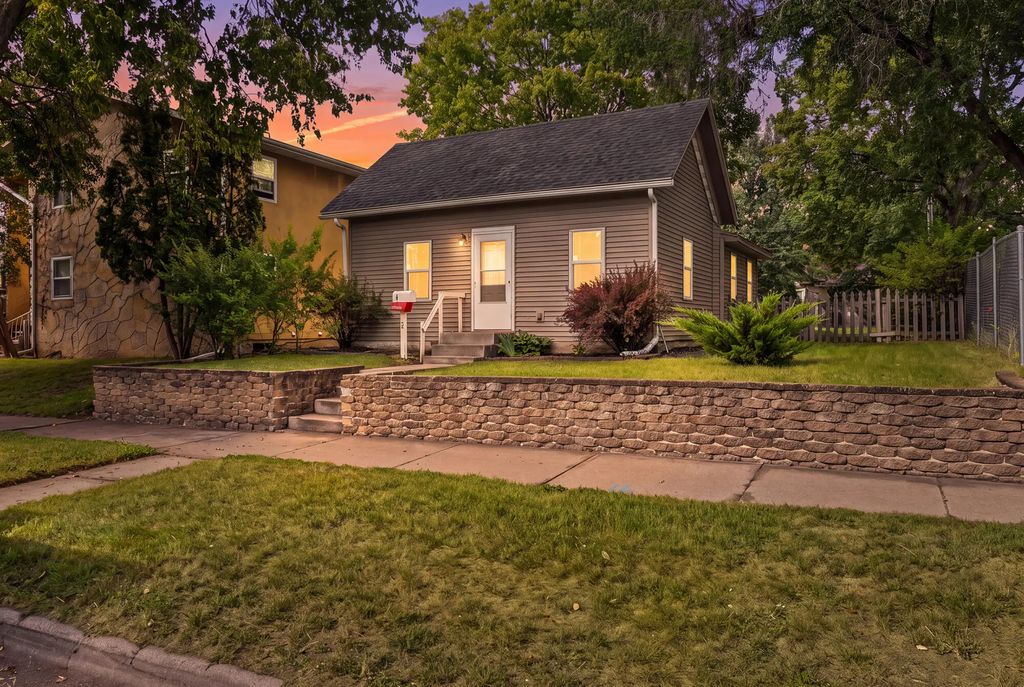 421 Caledonia St, La Crosse