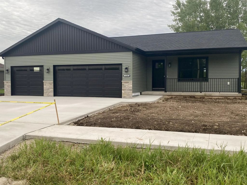 1519 Alpine Cir, North Fond Du Lac