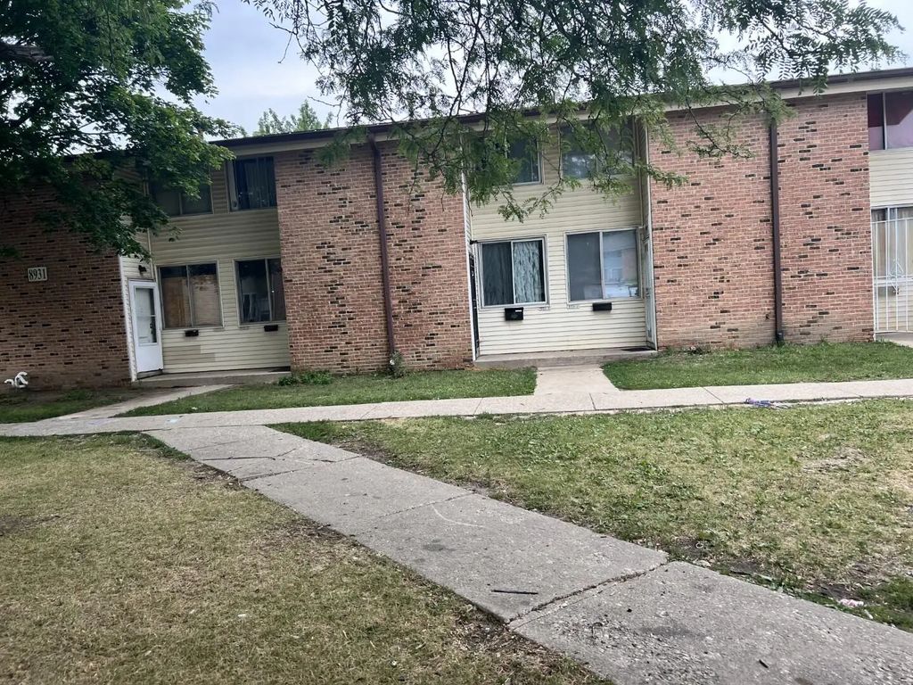 8931 N Swan Rd F, Milwaukee
