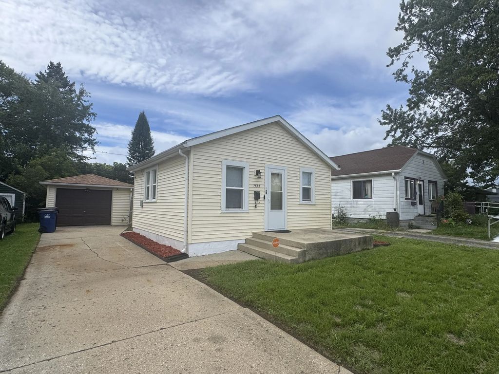 1922 Arthur Ave, Racine