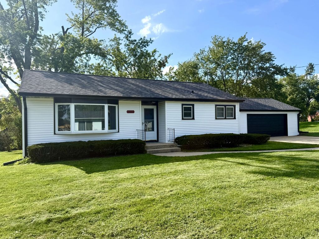 N3433 Walnut Rd, Geneva