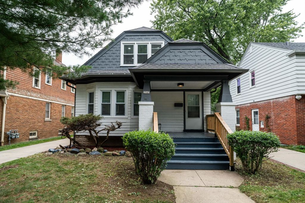2945 N 73rd St, Milwaukee