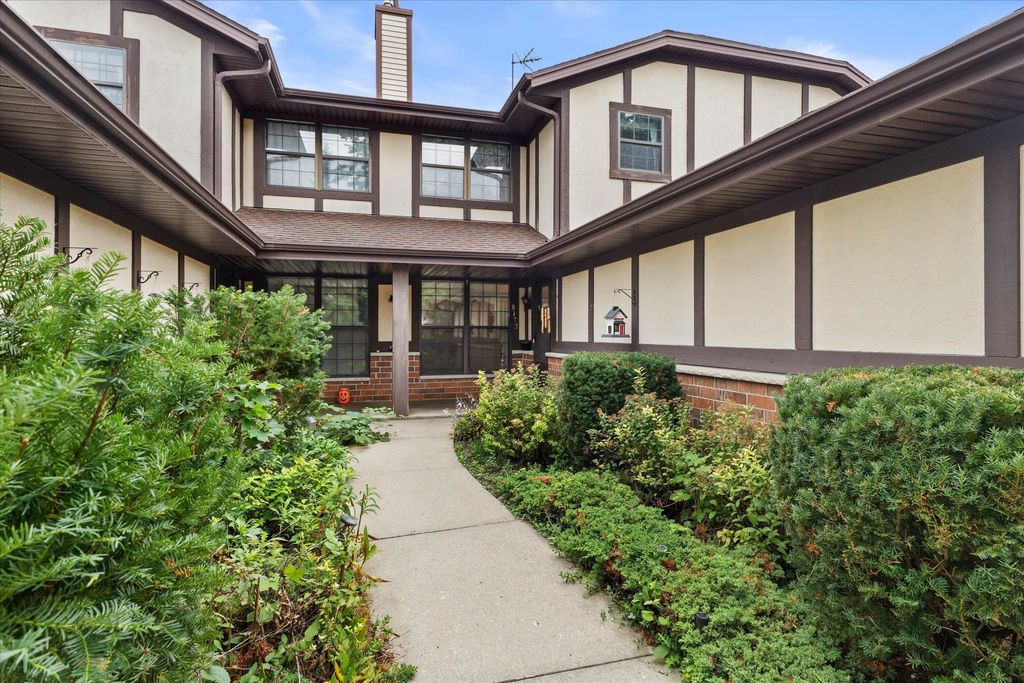 8173 S Legend Dr, Franklin
