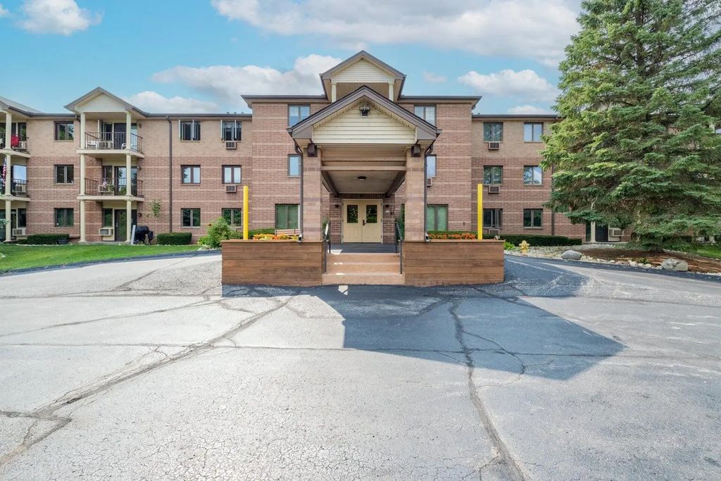 530 N Silverbrook Dr 201, West Bend