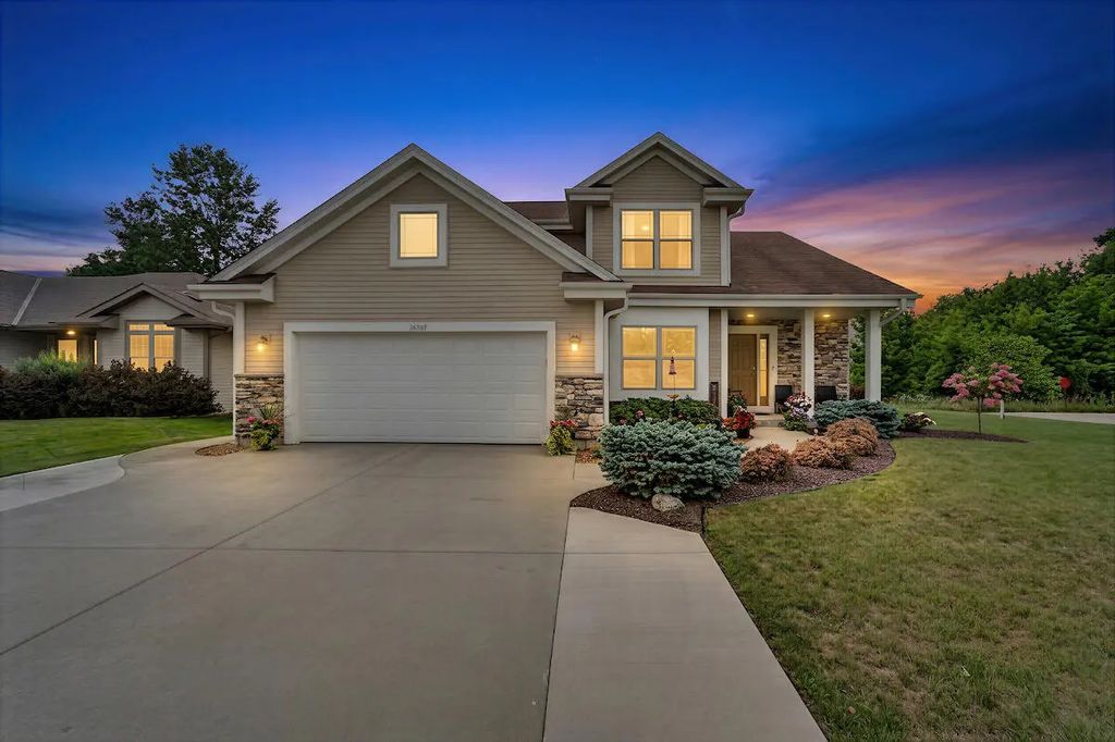 10421 Prairie Crossing Dr, Caledonia