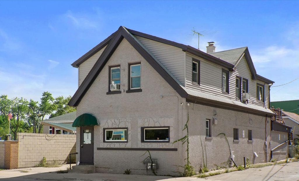 111 W Howard Ave, Milwaukee
