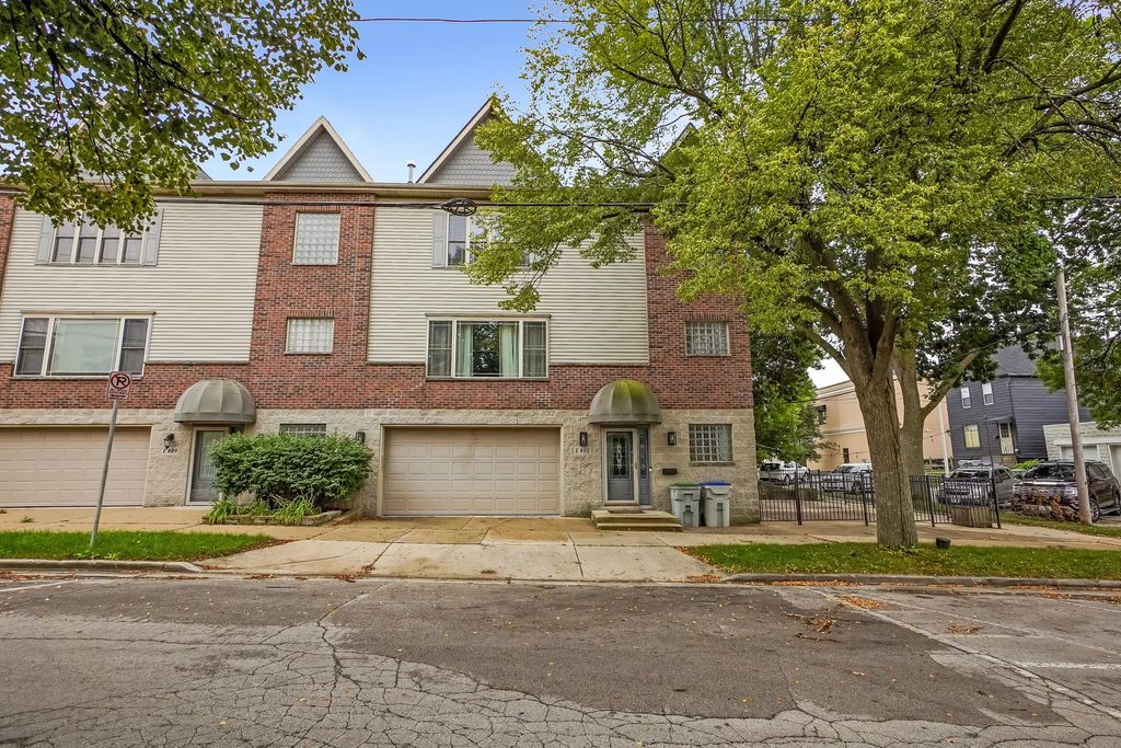 805 E Pearson St, Milwaukee