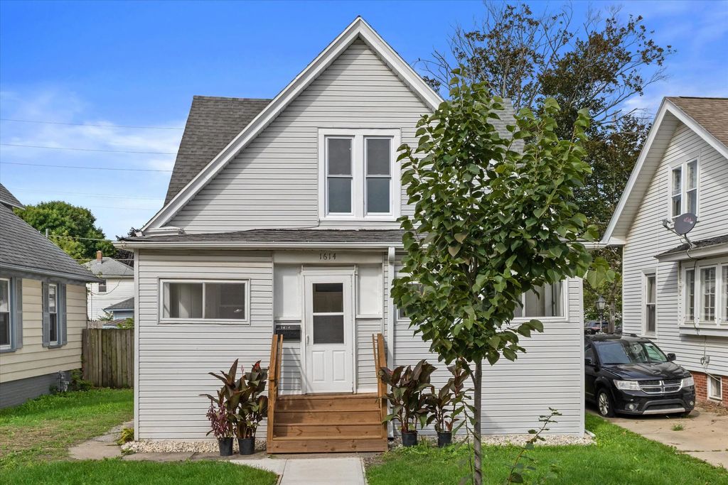 1614 Quincy Ave, Racine