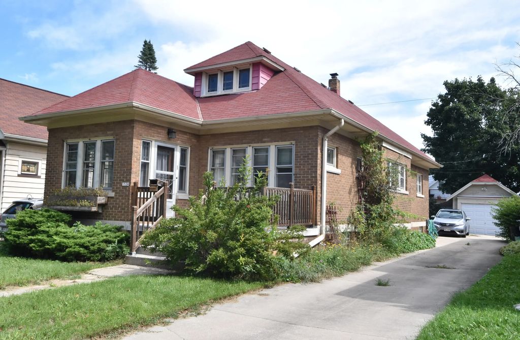 1524 S 54th St, West Milwaukee