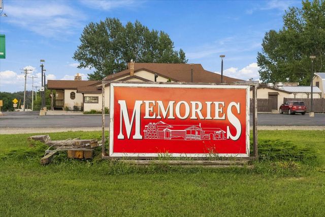 1077 Lake Dr, Port Washington