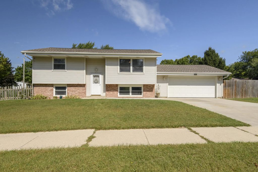 2018 Robin St, West Bend
