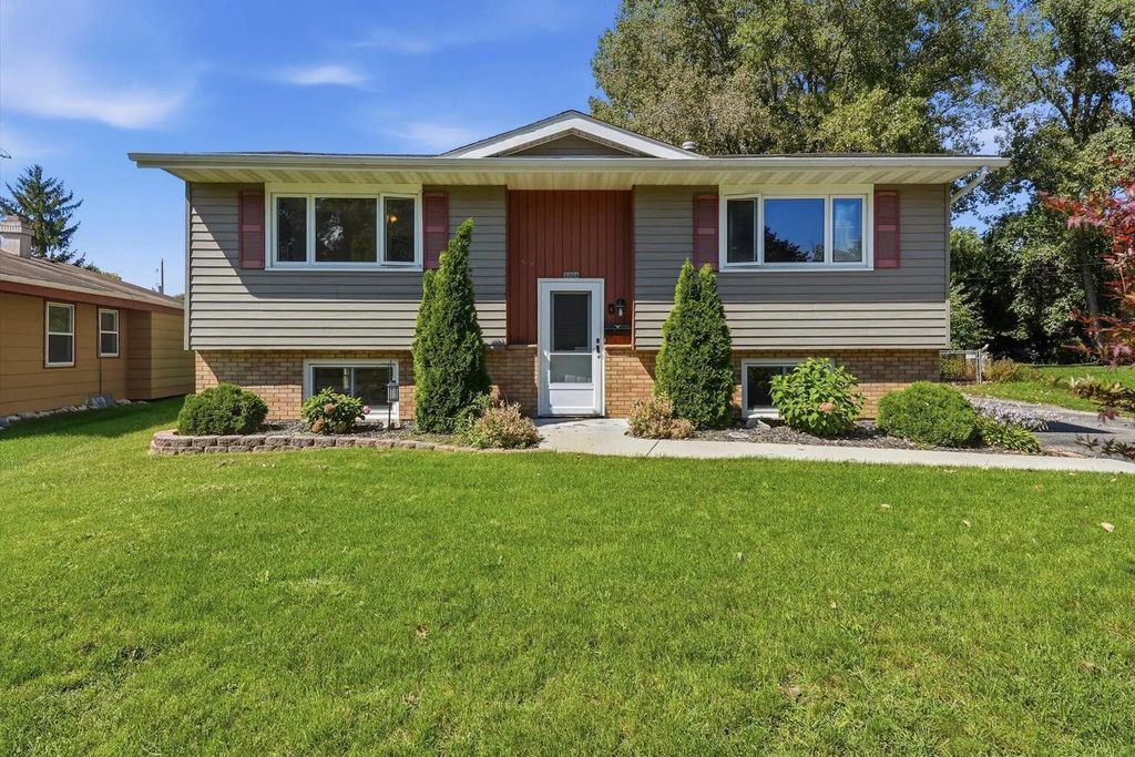 1204 N 12th Ave, West Bend