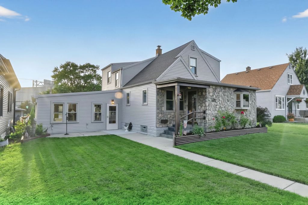 4237 S 4th St, Milwaukee
