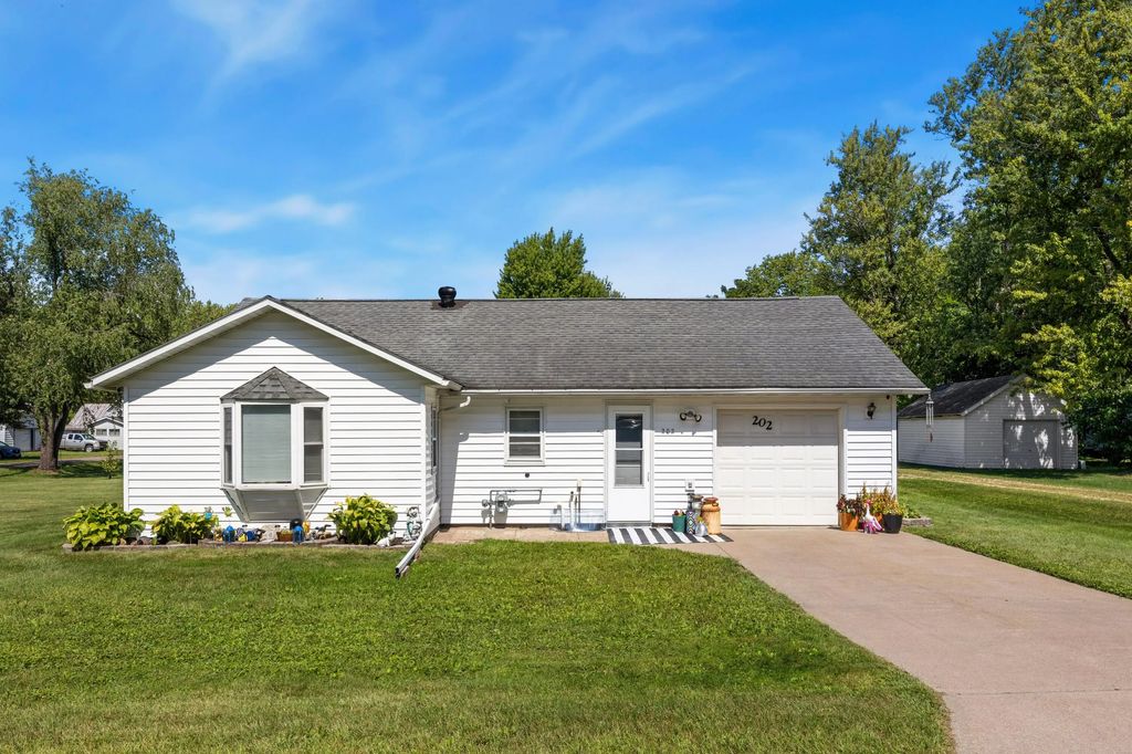 202 Center St E, Rockland