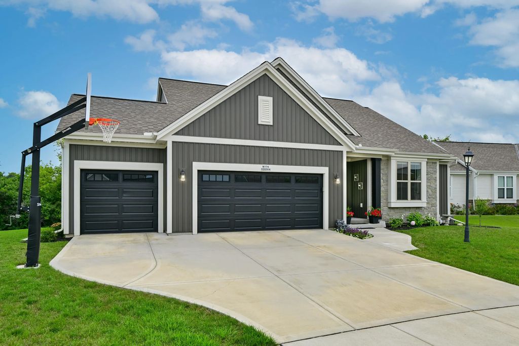 N174w20564 Laurel Springs Cir, Jackson