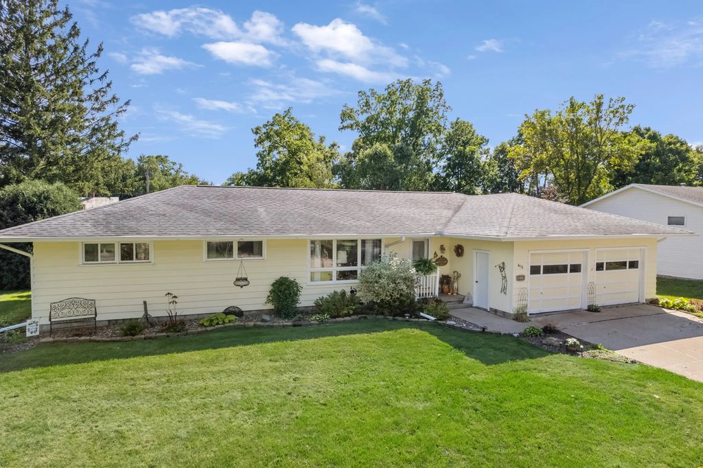 415 Garfield Ave, Sparta