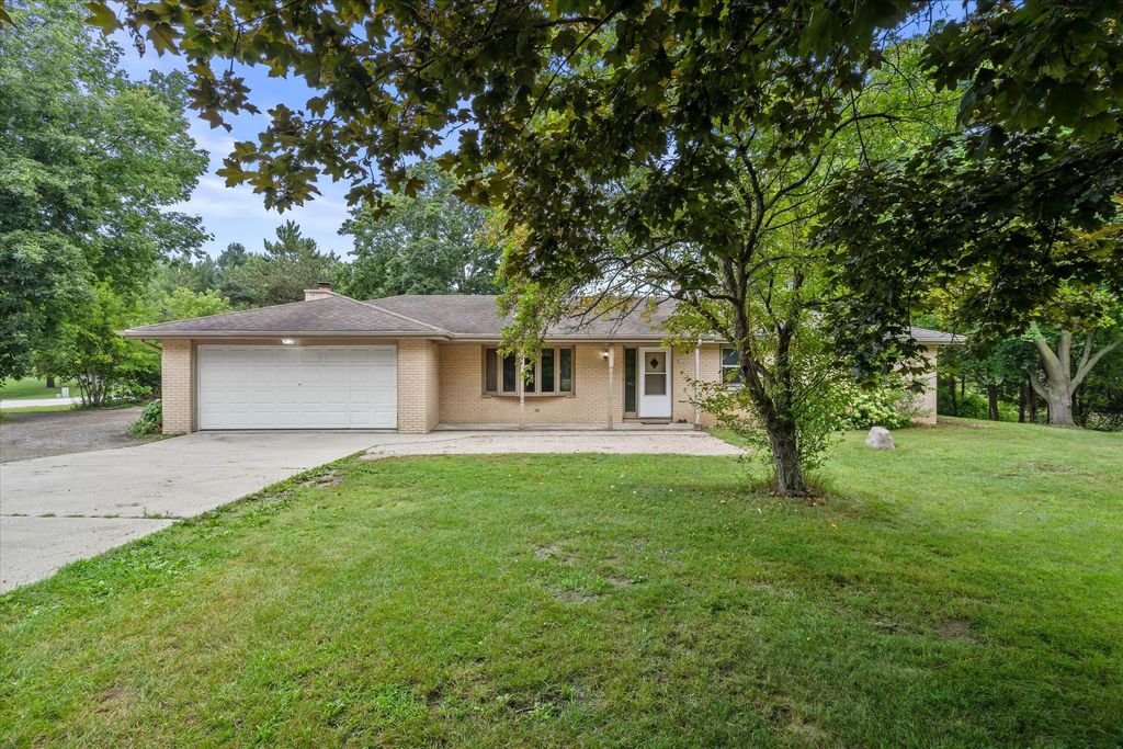 1525 County Highway A -, Farmington