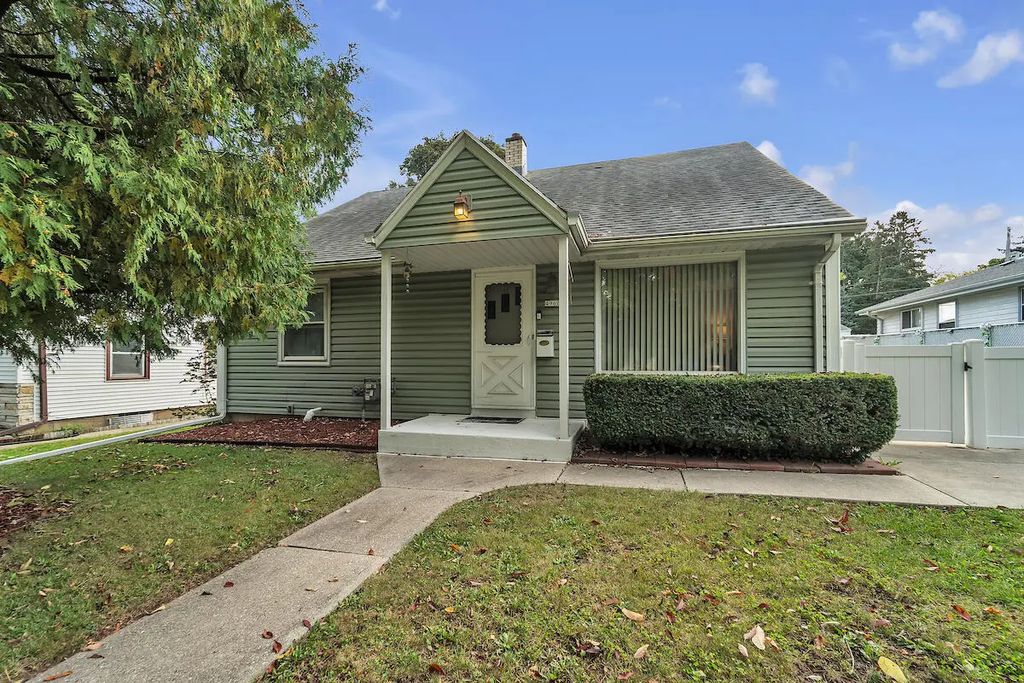 4960 N 73rd St, Milwaukee