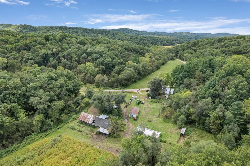 N7255 Holley Rd, Hamilton