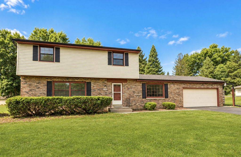 W213n10189 Beech Dr, Germantown