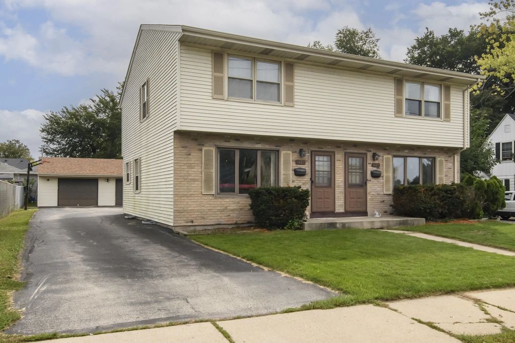 1425 Pewaukee Rd, Waukesha
