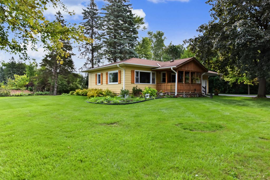 W188n9690 Orchard Dr, Germantown