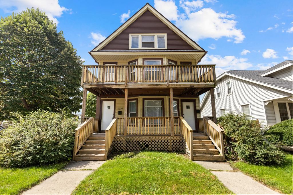 1237 S 73rd St, West Allis