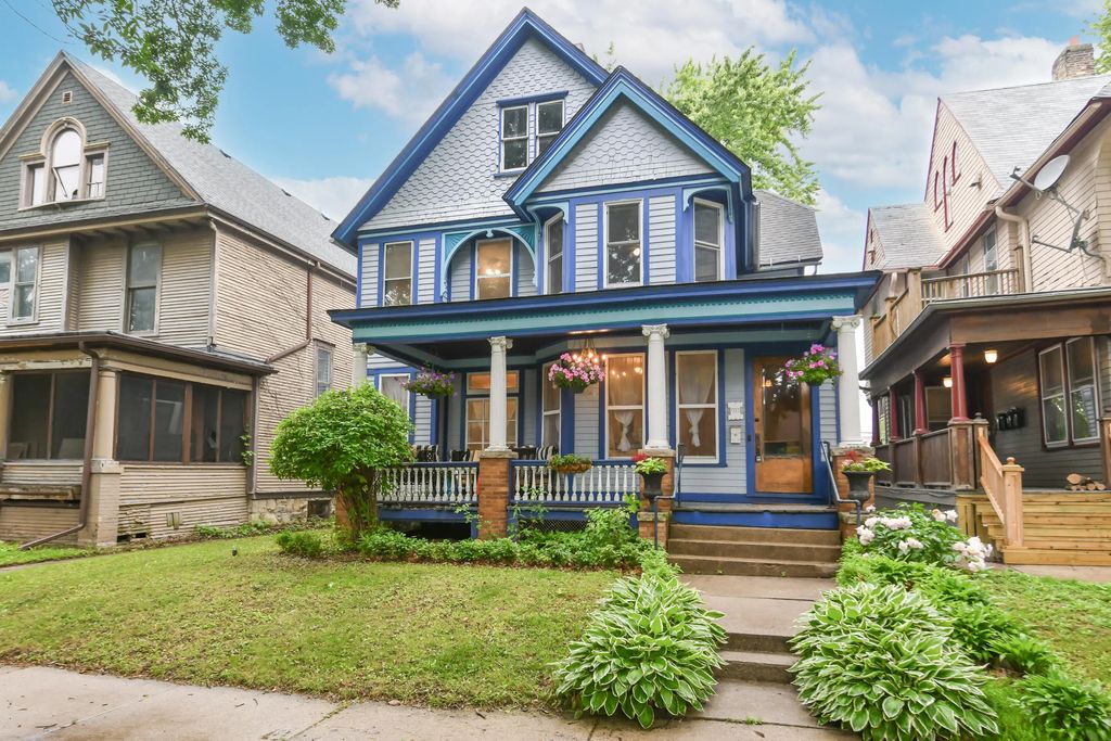 933 N 34th St, Milwaukee