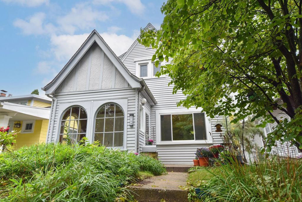2108 E Jarvis St, Shorewood