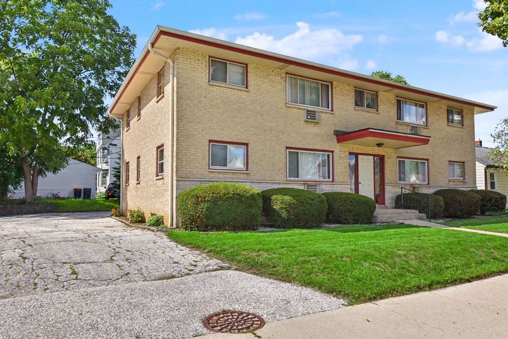 2167 S 80th St, West Allis