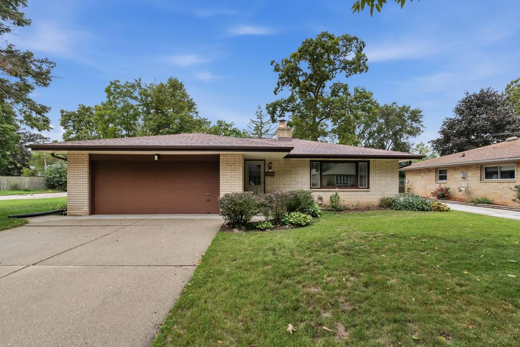 4973 S 19th St, Milwaukee