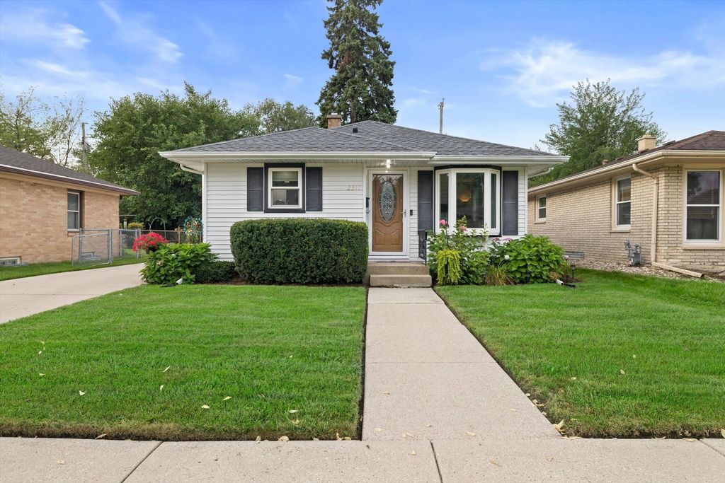 2317 Gillen St, Racine