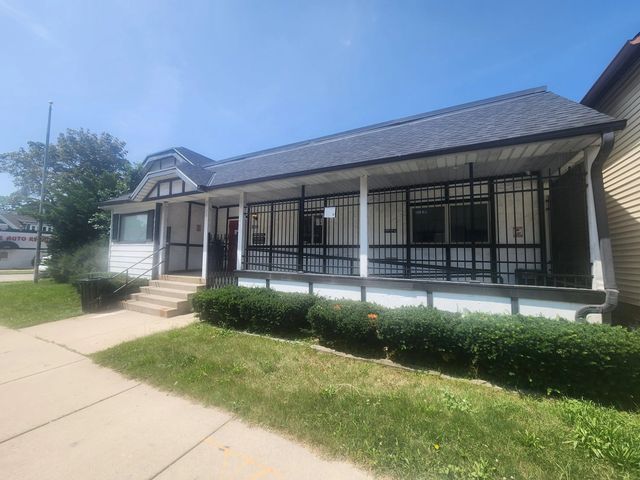 1322 S 10th St, Milwaukee