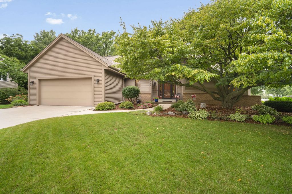 720 Schloemer Dr, West Bend
