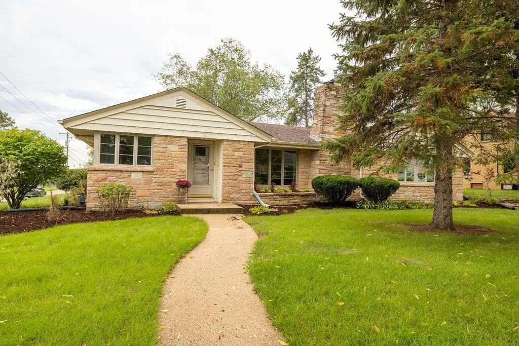 201 Gardner Ave, Burlington