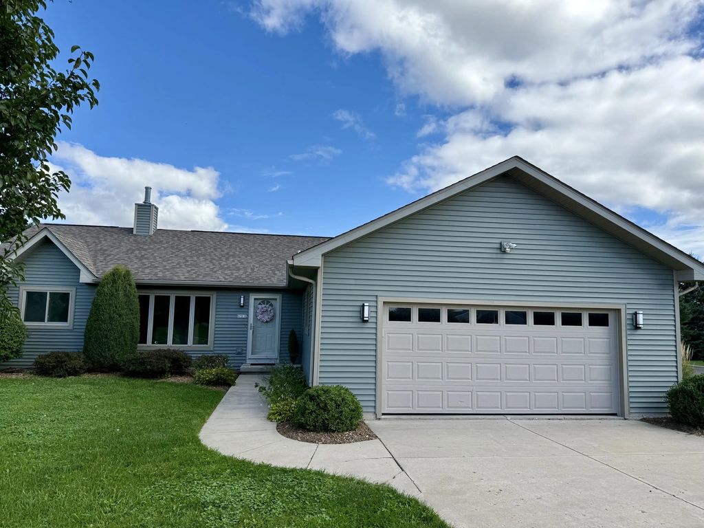 N7816 Maple Ridge Rd, Ixonia
