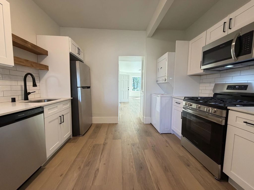 59 E Walworth Ave 59 1/2, Delavan