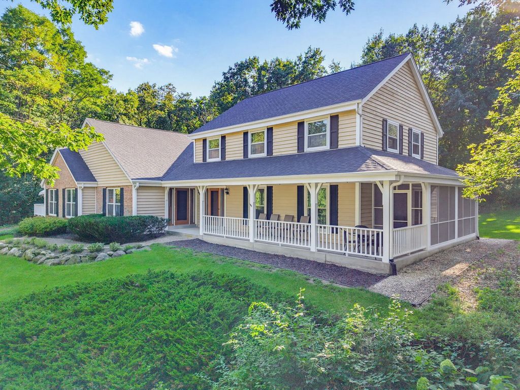 W2254 Kniep Rd, Spring Prairie