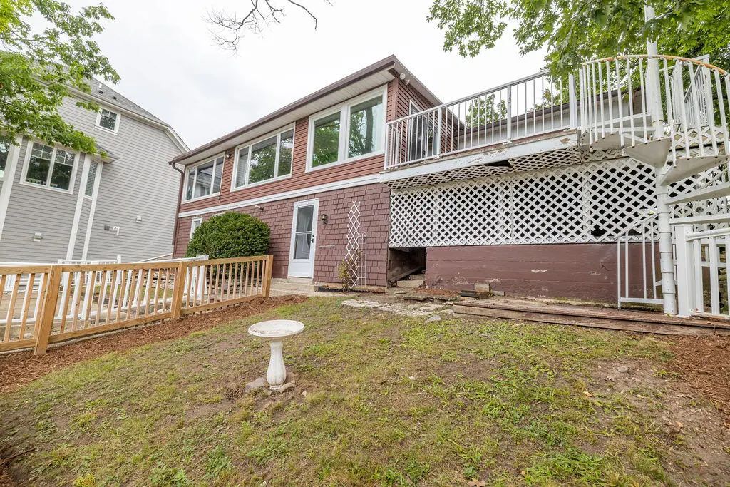 N52w34241 Gietzen Dr, Oconomowoc