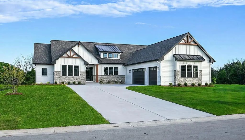 9401 W Huntington Dr, Mequon