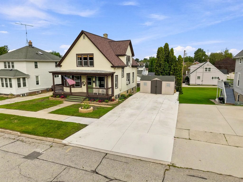 204 Park St, Sheboygan Falls