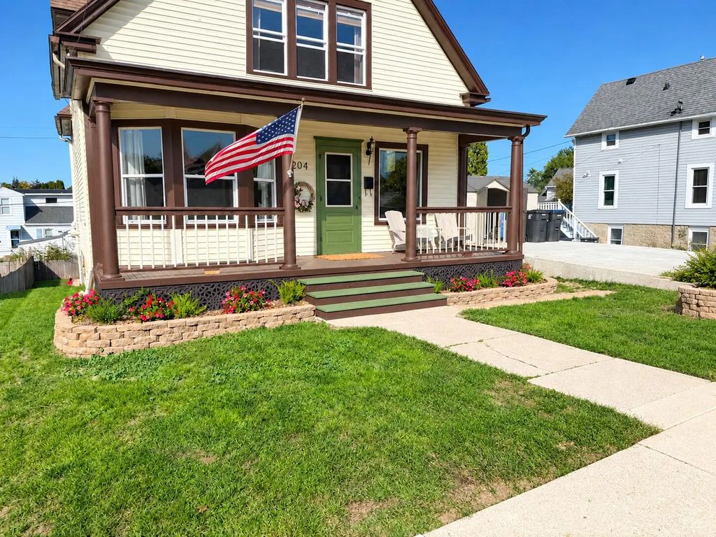 204 Park St, Sheboygan Falls