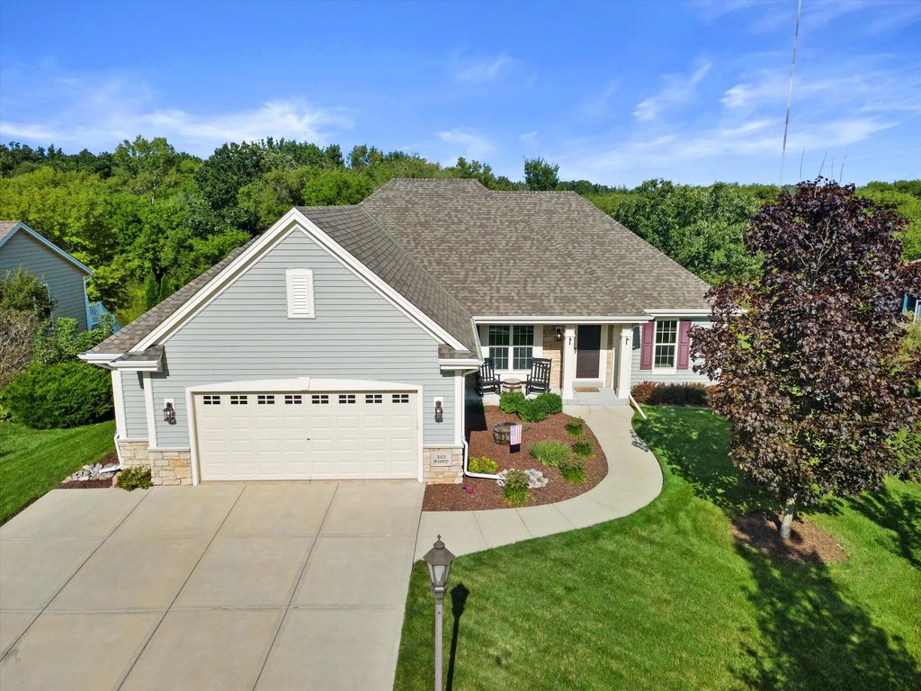 N173w19972 Creekside Dr, Jackson