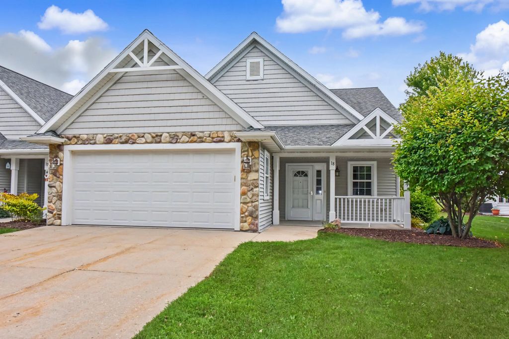 18 Cedar Ln, Elkhart Lake