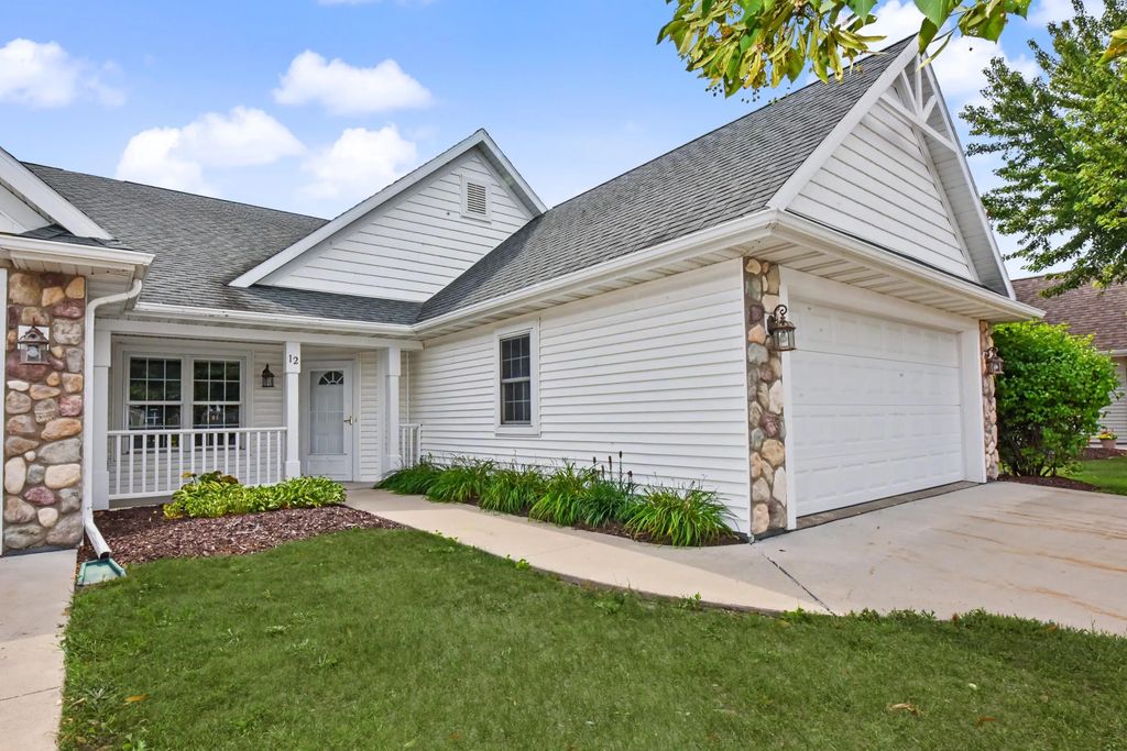12 Cedar Ln, Elkhart Lake